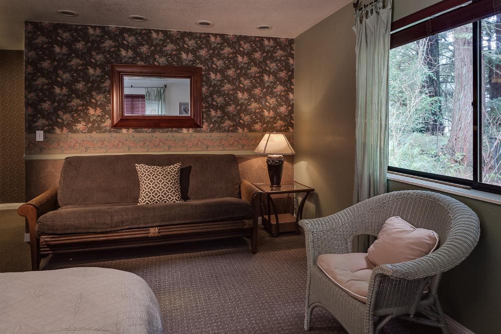 Deluxe King Room interior
